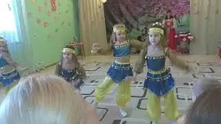 Утренник в детском саду. Танец