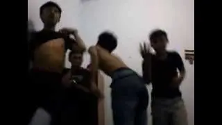 4anak kosan hot sexy rebutan nyanyi bibir basah