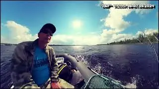 Открытие рыба на спиннинг с лодки.