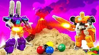 Игры для детей. Роботы Трансформеры ищут игрушки Mecard Ball! Видео про машинки и Звездный отряд