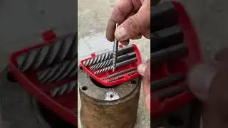 How to get a broken bolt out using an extractor#MomentsGang#short#DIY