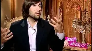 JASON SCHWARTZMAN  (luis XVI!!)