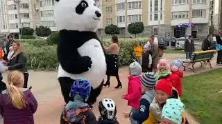 Танцующая панда в Переделкино Ближнее.