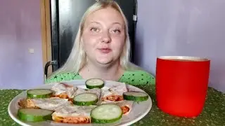 Мукбанг/Mukbang. Лаваш с колбасой и сыром.