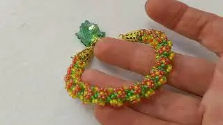 Украшения из бисера.