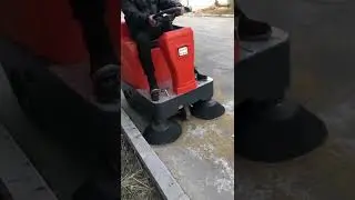 Industrial sweeper