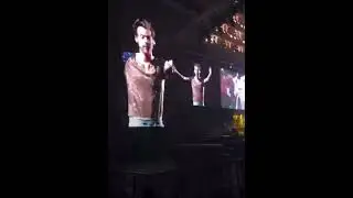 HARRY SINGING SOTT WITH A FAN TO PROPOSE! | #harrystyles #harryshouse