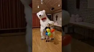 Девочка не ожидала такого сюрприза во время урока танцев