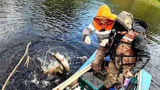 ЩУЧИЙ ЖОР / РЫБАЛКА / ЛОВИМ ЩУКУ/ 5 МИНУТ И ПАКЕТ ПОЛНЫЙ / ГОТОВИМ ПЛОВ.
