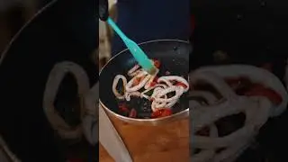 Тальятеле верде с кальмарами
