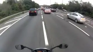 Two motorcycles almost crash. Pay attention when filtering!!!