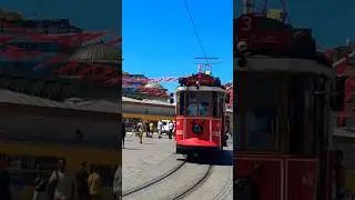 Знаменитый стамбульский трамвай 🚃 Визитная карточка города #путешествия #туризм #турция