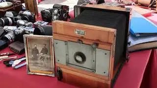 Máquinas Fotográficas antigas à venda em feira aberta de Lisboa