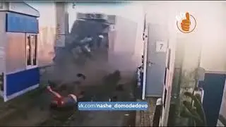 Фургон протаранил пункт оплаты на трассе М-4 «Дон»