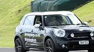 •🐕 The World's First Driving Dog. 😇