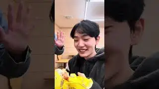 It's 1am, but we live in Korea🇰🇷