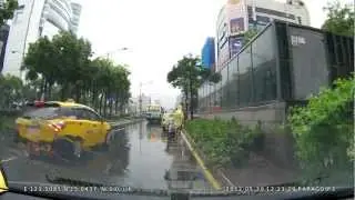 西門町的路邊放尿哥