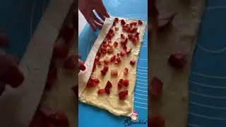 Слойка с клубникой #выпечка #длявыпечки #слоеноетесто