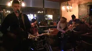 I Wanna Go Home - Finn Green live at People's Pub