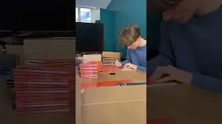 A votre avis combien de cd et vinyles @pierre2maere  a dédicacé ? 😂