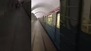 Поезд Номерной(81-717) отправляется со станции Тверская(2) г. Москва