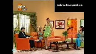 Melda Gür Eteğini Kaldırıyor (Nostalji)
