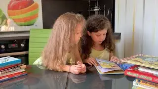 Обзор книг из библиотеки. Полине 7 лет, Еве 5 лет. Лето 2022 года.