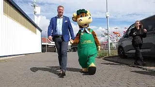 PUNKTum Stippvisite des Bürgermeisters auf dem Wiesengelände Eisleben