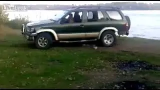 Бухой русский утопил джип в реке