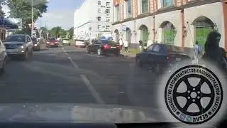 Положил мот и чуть не попал под колеса встречки. Гвардейский проспект. Калининград. 28.06.23