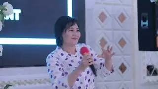 Улбосын Матмуратова той хызметинде.