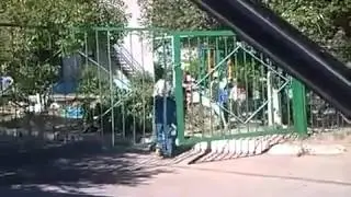 Заехал за сестрой в садик    2