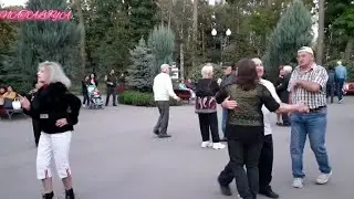 ЛЮДИ ВСТРЕЧАЮТСЯ, ЛЮДИ ВЛЮБЛЯЮТСЯ!👍💃🕺/ТАНЦЫ В ПАРКЕ ГОРЬКОГО ХАРЬКОВ СЕНТЯБРЬ 2020