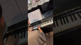 My friend struggling with goodbye sengen’s guitar solo on PIANO