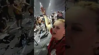 #1000музыкантов #мегарок в одном порыве заполняли перерыв в генпрогоне.