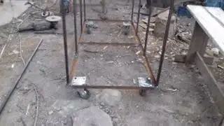 A pig loading cage on wheels. I'm making a cage for transporting and weighing pigs.