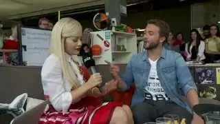 Rita Ora spricht Albanisch mit ihren Fans (6/11)