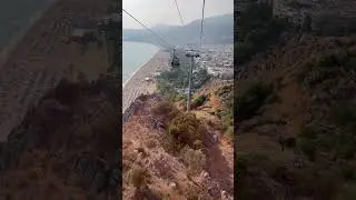 Вижу канатную дорогу иду кататься )