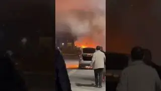 Kadıköy'de seyir halindeki otomobil alev alev yandı; o anlar kamerada