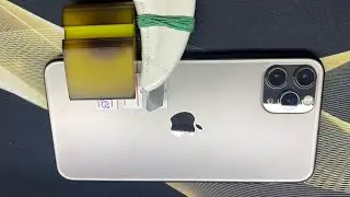Поклейка полиуретановой бронепленки на iPhone 11 Pro Max гидрогель