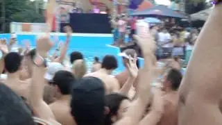 NOVINHA DANÇANDO FUNK NA RAVE
