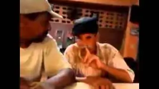 Anciano golpea