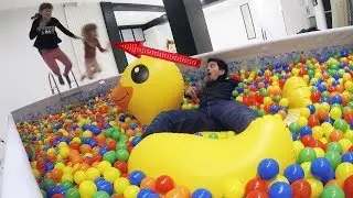 ON L'A FAIT ! • 50000 BALLES dans le SALON & MINI PRANK !! - Studio Bubble Tea