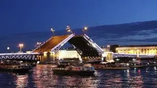 Развод дворцового моста и белые ночи