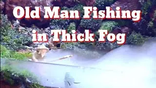 Orang Tua Mancing dalam Kabut Tebal