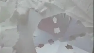 Как клеить снежинки на окна🐱