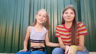 Пробуем вкусняшки с моей сестрой.