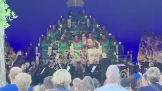 The Candlelight Processional in EPCOT at Walt Disney World Featuring Brie Larson Full 5:00 PM Show