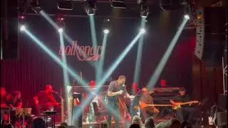 TOLGA KAYA | 5+1 - Gedirəm Məni Bağışla ( Canlı/Sahne )