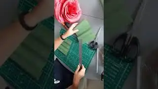 Большая роза из гофрированной бумаги/Large rose made of corrugated paper #shorts